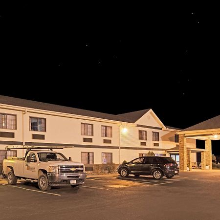 Super 8 By Wyndham Defiance Hotel Eksteriør billede