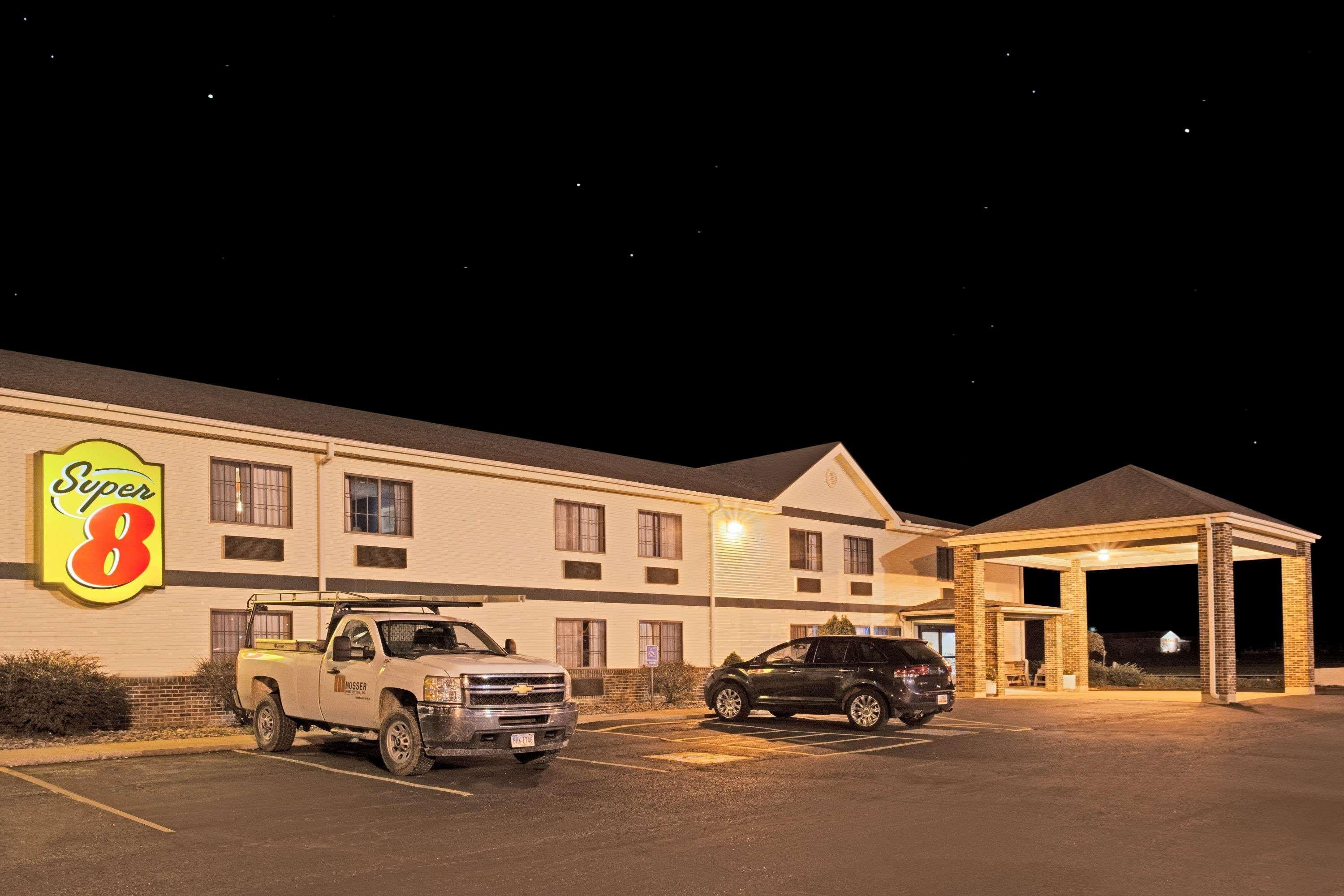 Super 8 By Wyndham Defiance Hotel Eksteriør billede