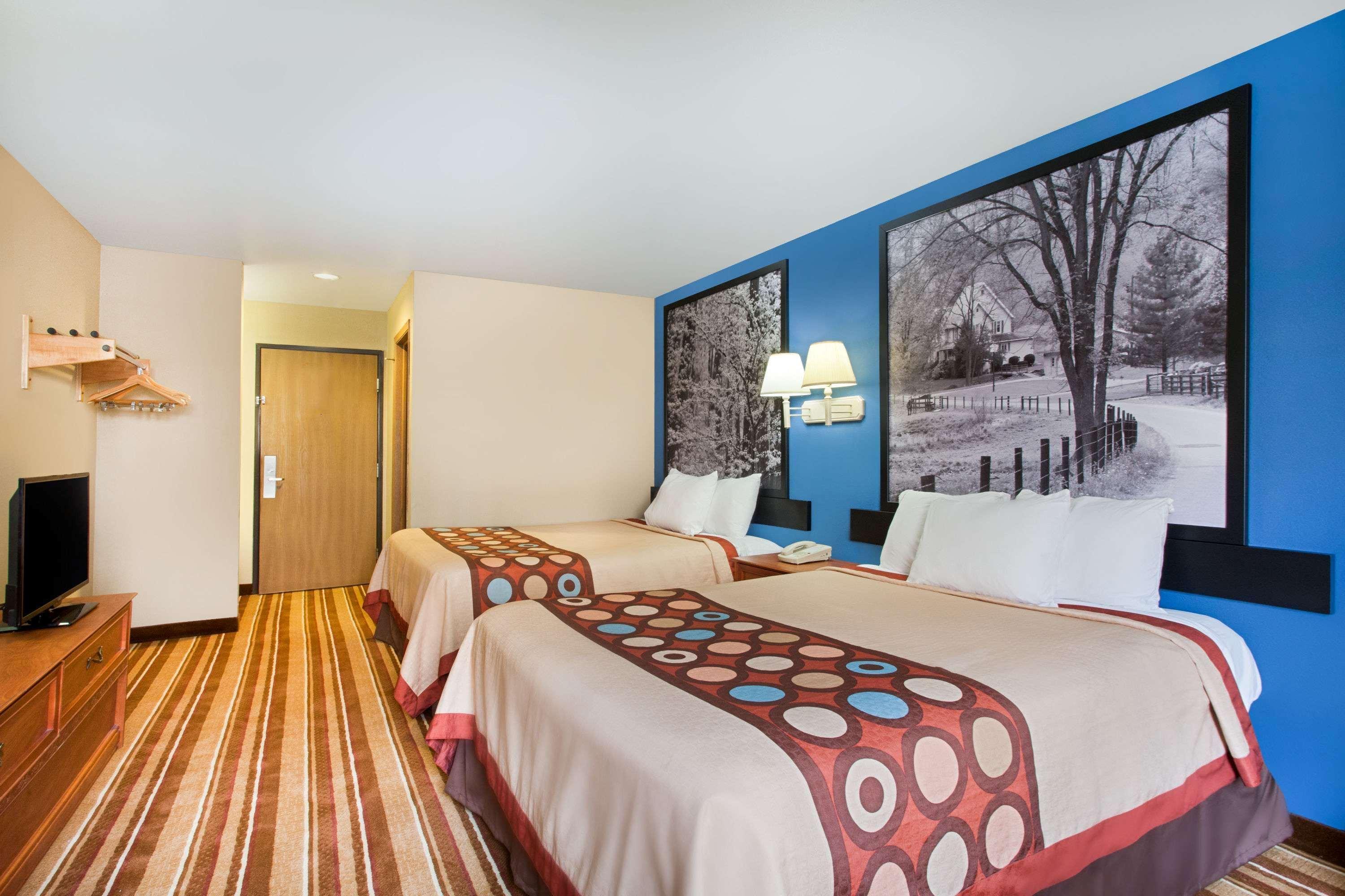 Super 8 By Wyndham Defiance Hotel Eksteriør billede